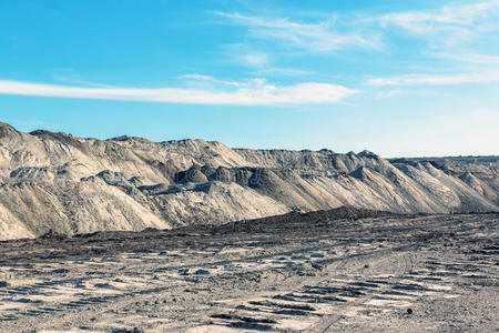 ȫ��ʯ�͹�Ӧ������ǰ�жϷ��գ������г���������